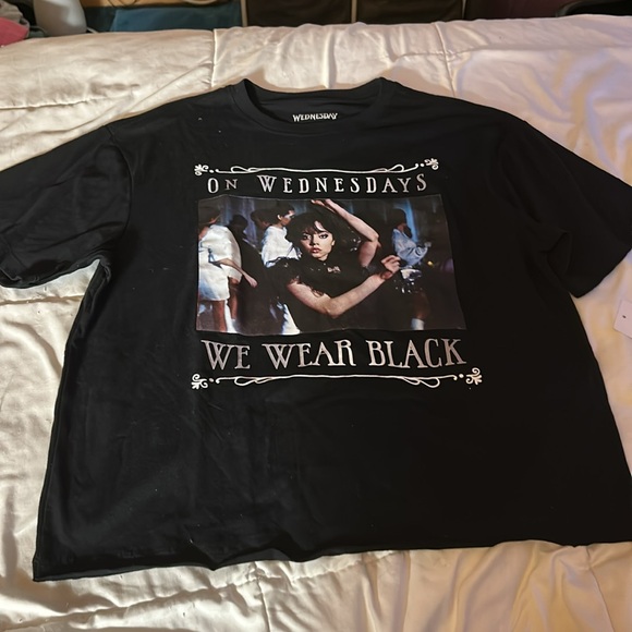 NWT On Wednesdays We Wear Black Graphic Women’s T-shirt - Picture 6 of 9
